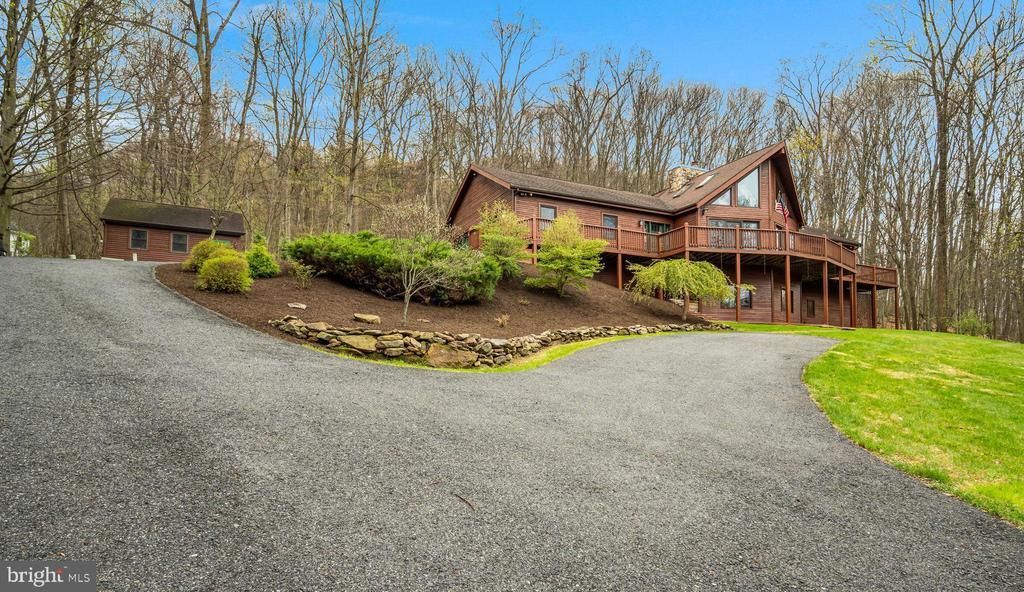 635 GAP ROAD, LEWISBERRY, PA 17339