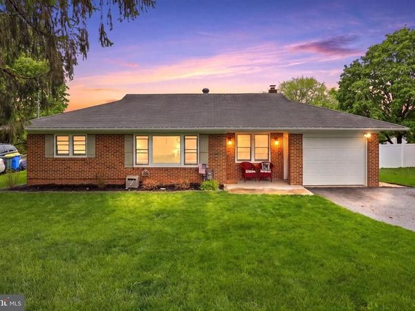 332 DONNA LANE, YORK, PA 17403