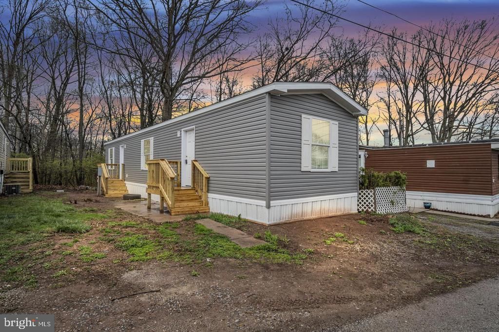 12 MOBILE DRIVE , THOMASVILLE, PA 17364