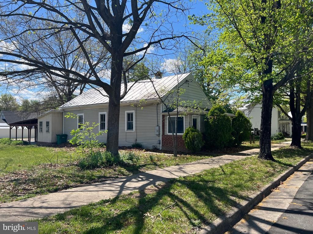 203 Sixth Street , Grottoes, VA 24441 Main Photo