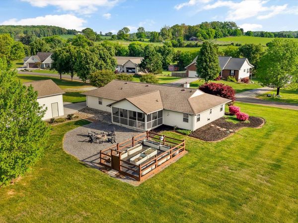 1631 Sams Drive, Dandridge, TN 37725