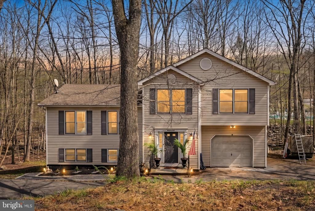 434 SOMERSET DRIVE , EAST STROUDSBURG, PA 18301