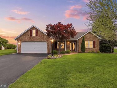 340 SUELINN DRIVE , CHAMBERSBURG, PA 17201