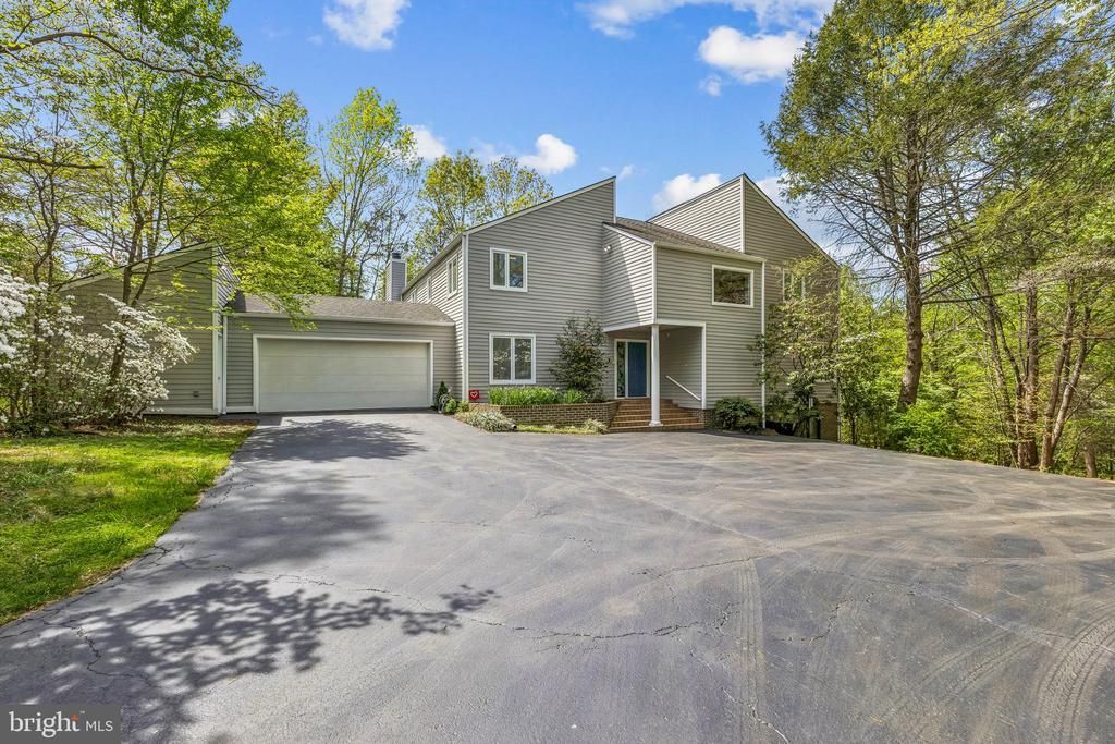 2416 Sunny Meadow Lane , Vienna, VA 22181 Main Photo