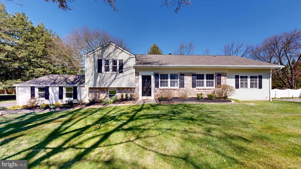 14 N FORGE MANOR DRIVE , PHOENIXVILLE, PA 19460
