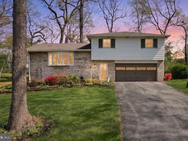 320 HOLYOKE DRIVE, YORK, PA 17402