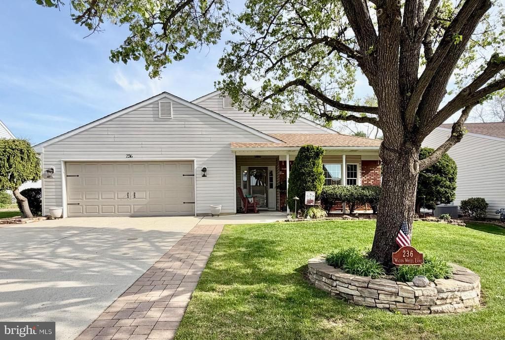 236 Wagon Wheel Lane, Columbus, NJ 08022 Main Photo