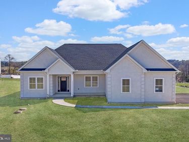 448 LONG LANE , WALNUTPORT, PA 18088