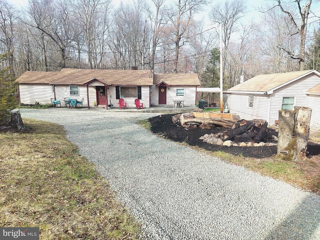 2328 LAKESIDE DRIVE, TOBYHANNA, PA 18466