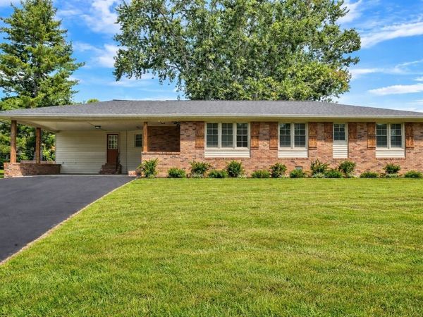 207 Donna Dr , Hopkinsville, KY 42240