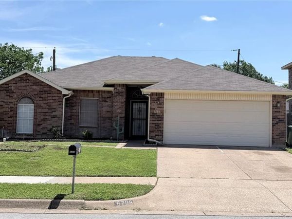 6709 Pecanwood Drive, Arlington, TX 76001