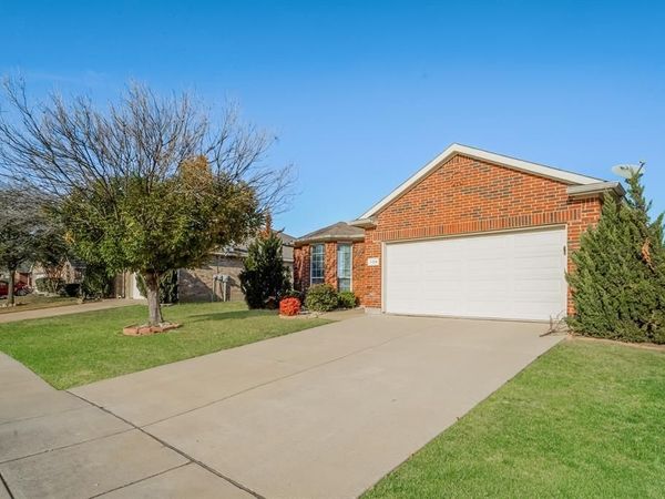 1104 Hearthstone Drive, Burleson, TX 76028