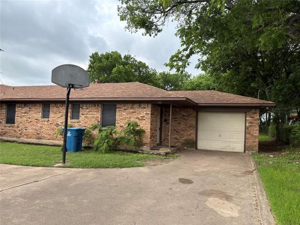 106 Campbell Street , DeSoto, TX 75115