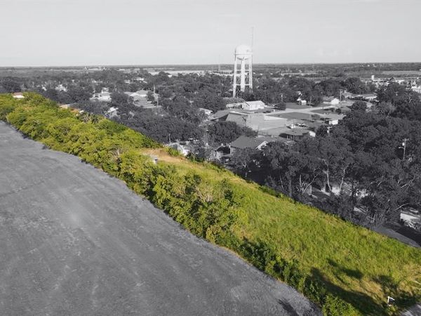 404 N Alton Street, Kaufman, TX 75142