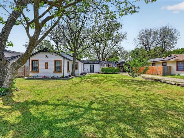 614 Bellevue Drive , Cleburne, TX 76033