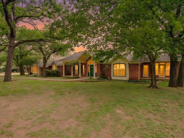 2215 California Lane, Arlington, TX 76015