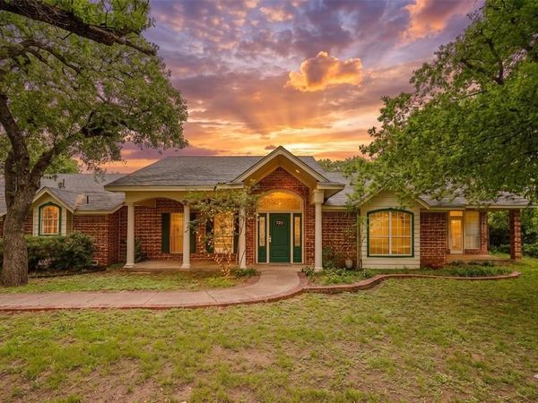 2215 California Lane, Arlington, TX 76015