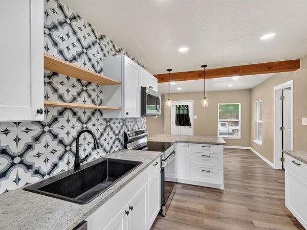 712 SE 18th Street , Mineral Wells, TX 76067