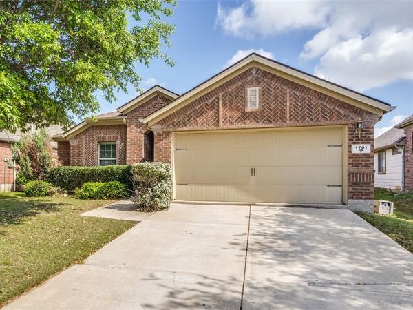 1701 Sparrow Lane , Aubrey, TX 76227