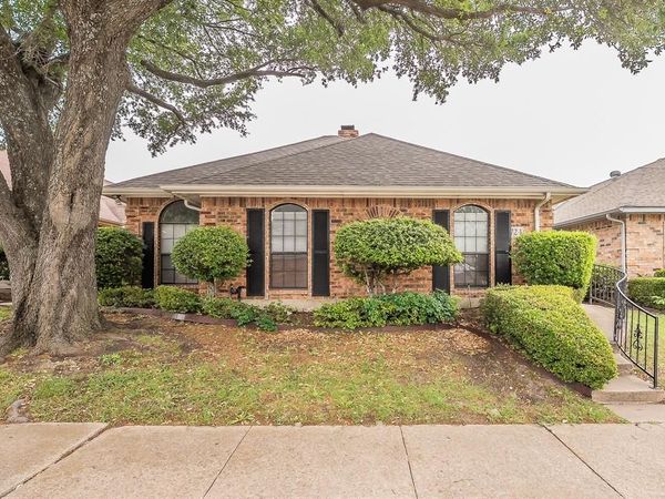 724 Ashbrook Drive , DeSoto, TX 75115