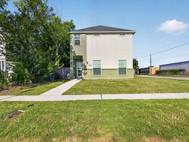 2945 Gordon Avenue, Fort Worth, TX 76110