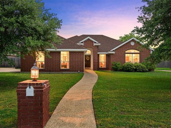 1041 Cheyenne Trail , Hewitt, TX 76643