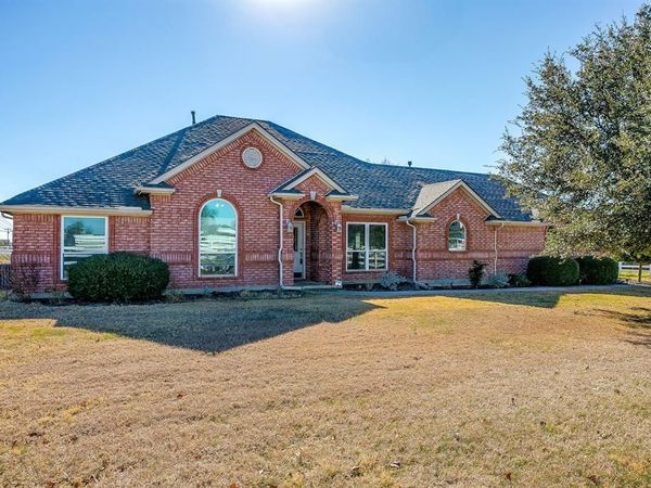 801 Creek Hollow Lane , Fort Worth, TX 76131