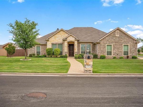 283 Briarleaf Circle , Hewitt, TX 76643