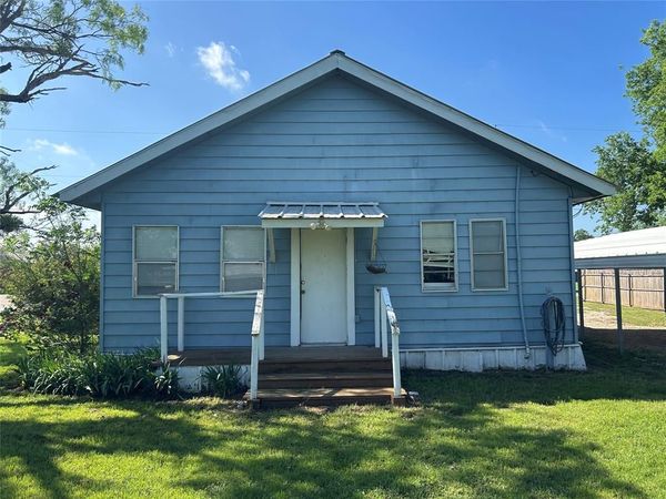 300 Harrison Avenue , Newcastle, TX 76372