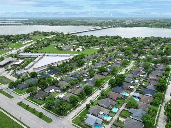 7202 Lakeshore Drive , Rowlett, TX 75089