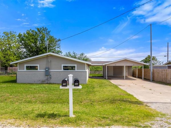 205 April Street , Bowie, TX 76230