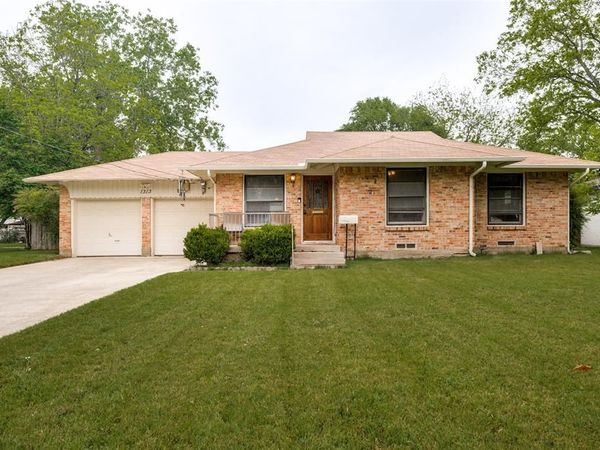 1313 Daisy Lane , Irving, TX 75061