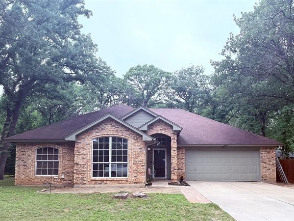 637 Inwood Road , Azle, TX 76020