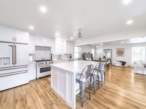 5837 Clendenin Avenue , Dallas, TX 75228