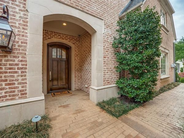 32 Fawn Wood Drive, Dallas, TX 75248