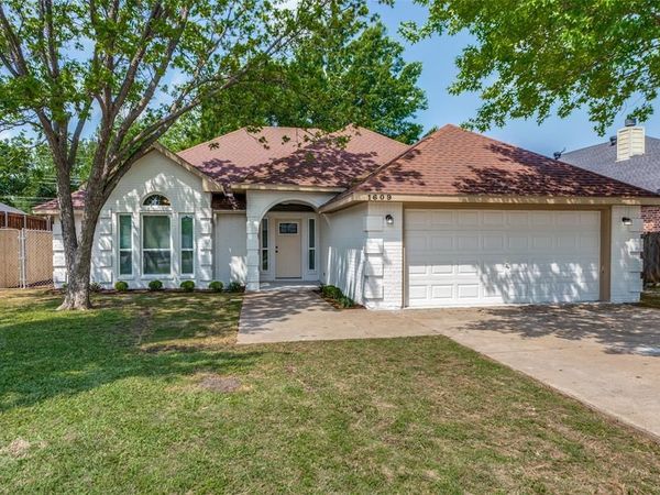 1609 Avenue B , Grand Prairie, TX 75051