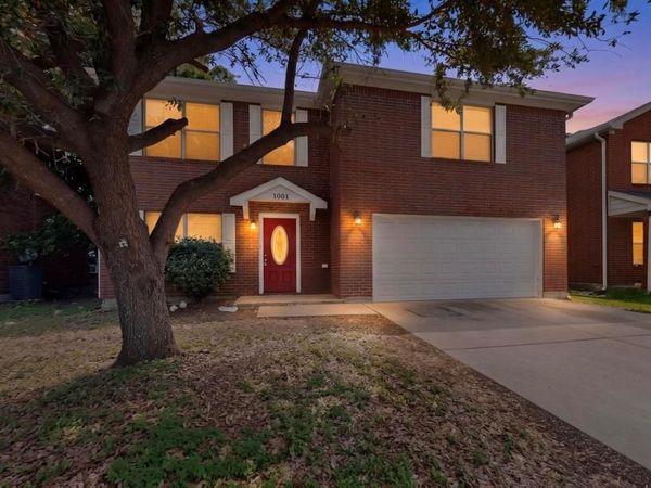 1001 Vicksburg Drive , Ennis, TX 75119