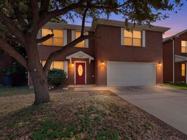 1001 Vicksburg Drive, Ennis, TX 75119