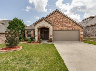 8705 Regal Royale Drive, Fort Worth, TX 76108