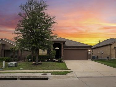 5913 Comanche Peak Drive, Fort Worth, TX 76179