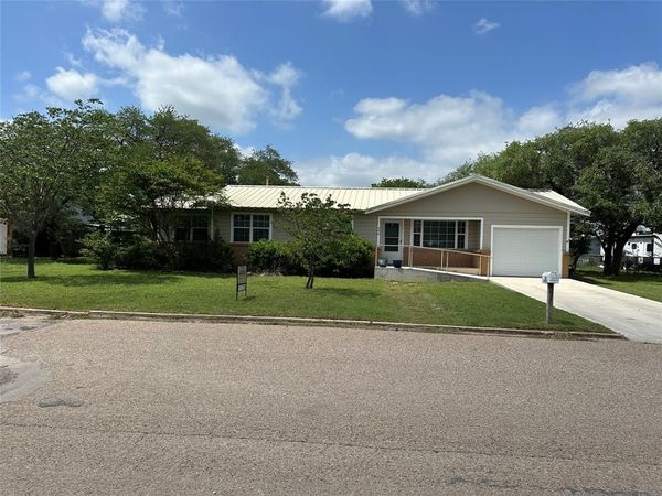 406 S Williams Street , Hamilton, TX 76531