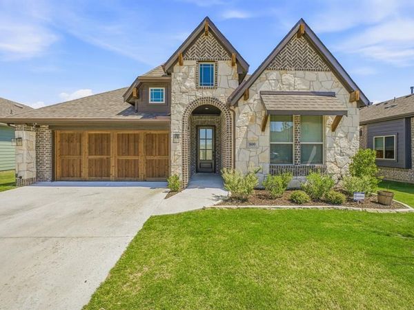 800 Jaguar Ridge , Godley, TX 76044