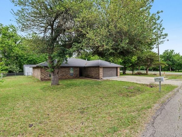 100 Pecan Circle, Trenton, TX 75490