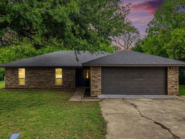 100 Pecan Circle , Trenton, TX 75490