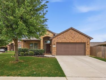 2432 Half Moon Bay Lane, Fort Worth, TX 76177
