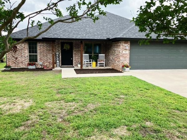 101 E Whitewright Road , Savoy, TX 75479