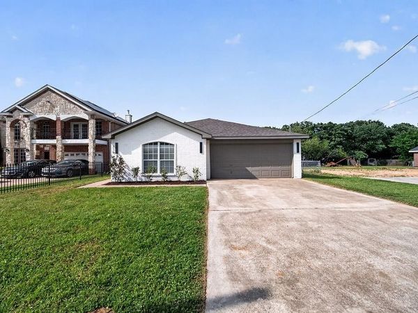 316 Wright Boulevard , Grand Prairie, TX 75050