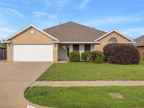 706 Hill Lane , Cleburne, TX 76033