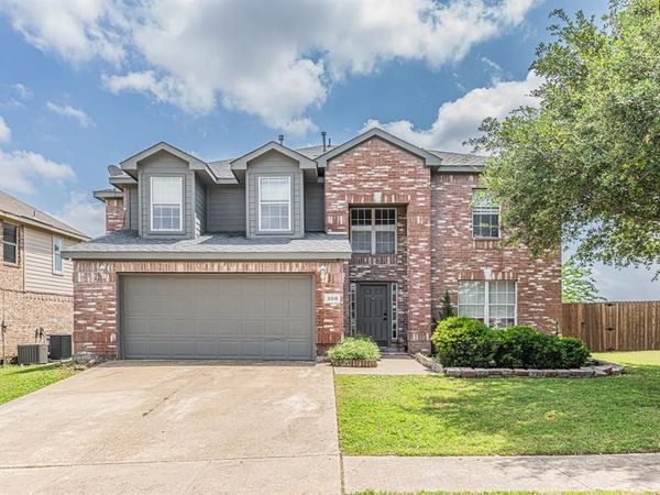 300 Creek Point Lane , Arlington, TX 76002