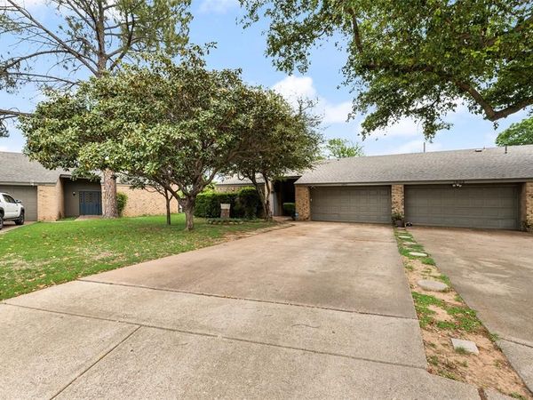 1801 Woodview Court , Grand Prairie, TX 75050
